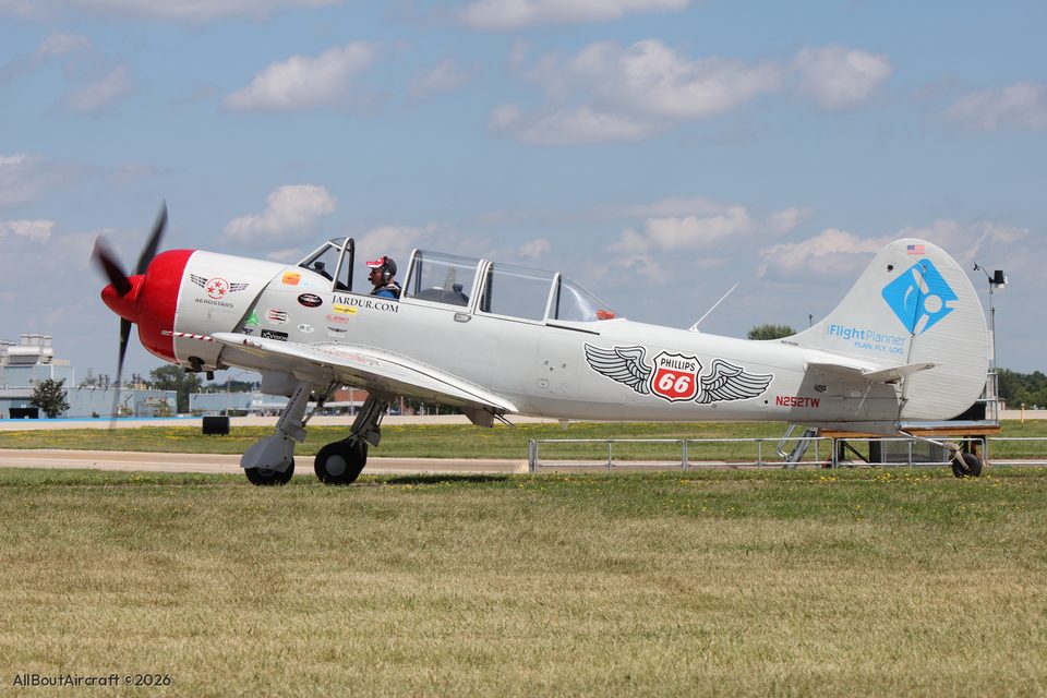 Yakovlev Yak-52TW N252TW