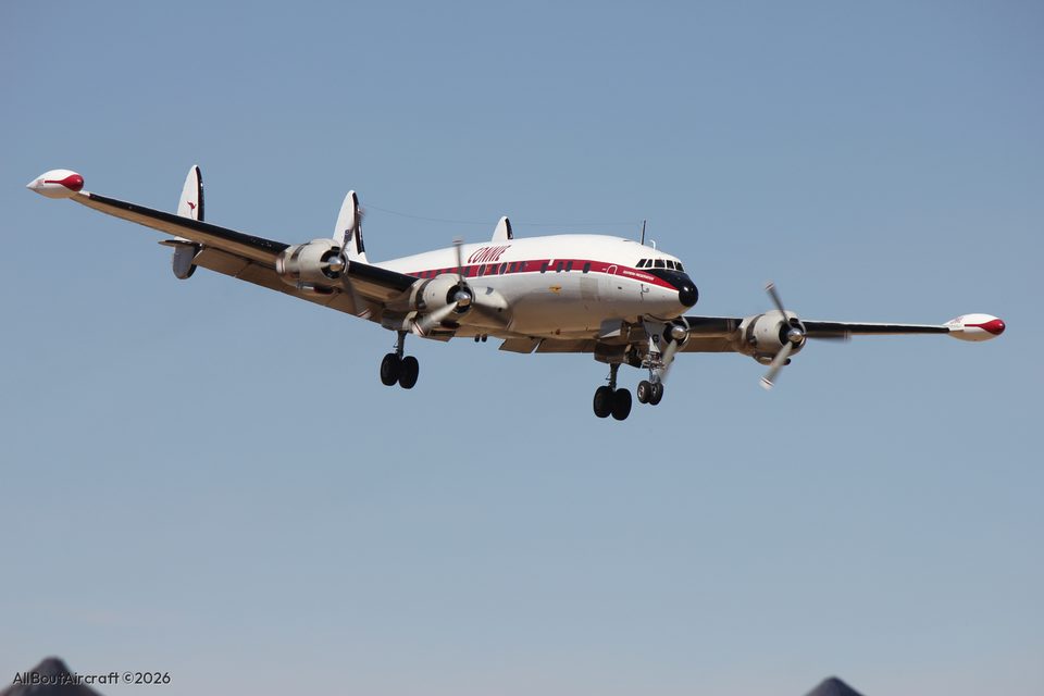 VH-EAG on approach