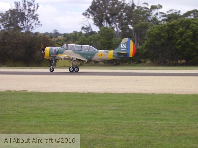YAK52 -VH-XRO